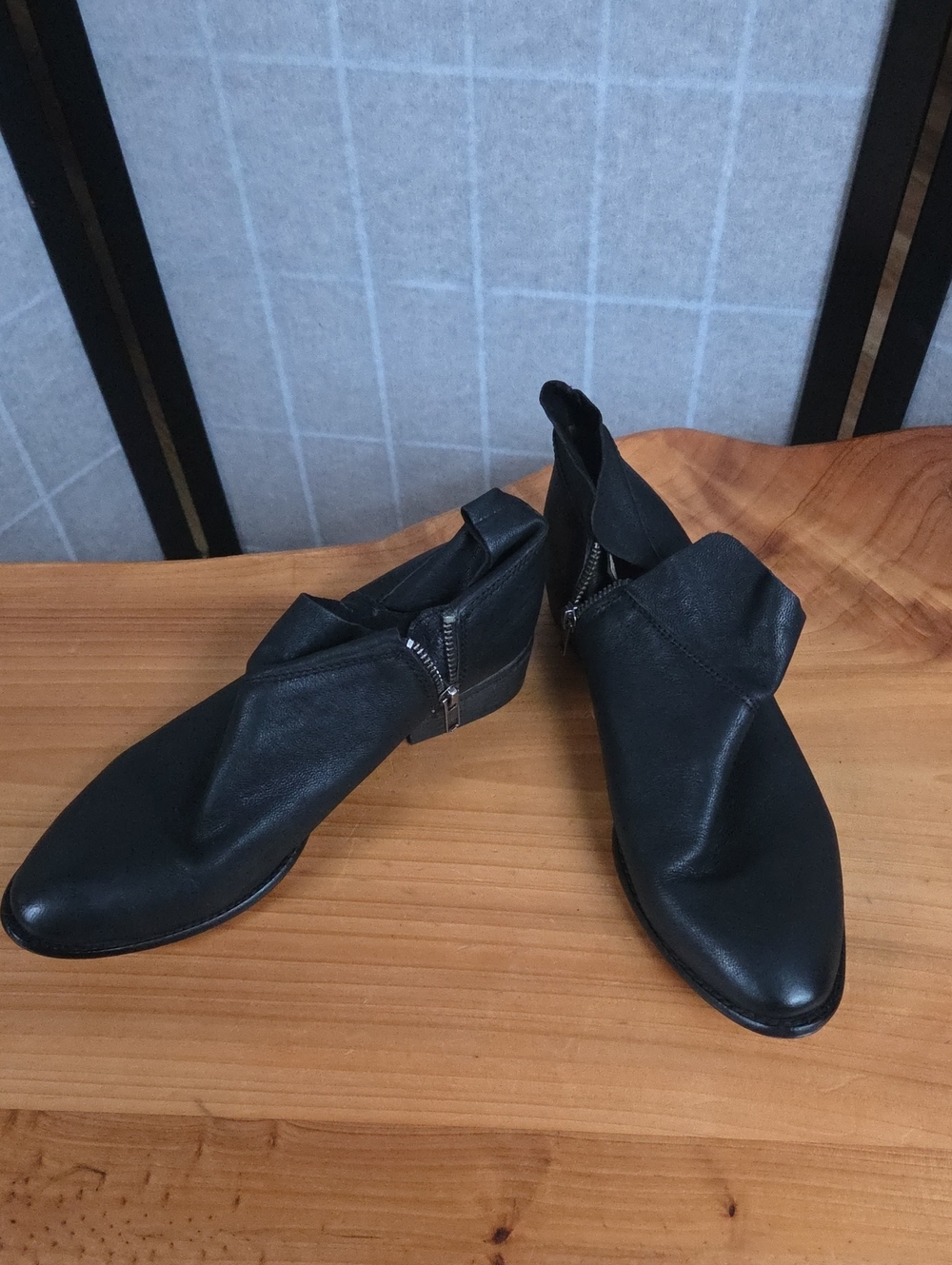 Seychelles Black Leather Side-Zip Ankle Boots / Booties – Size 7